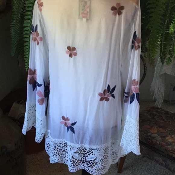 NWOT Johnny Was Dahlia V Neck Top - Picture 4 of 7